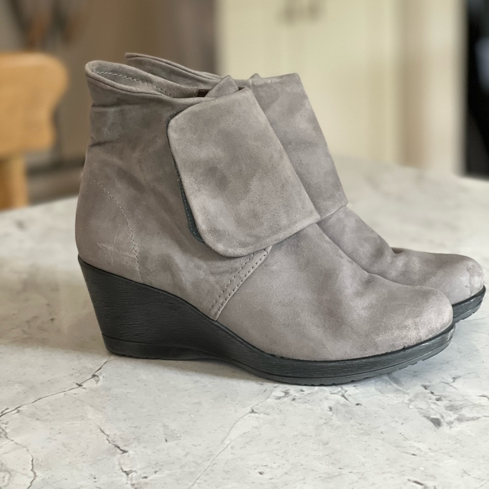 Dansko 36 Wedge Ankle Boots with Velcro Upper